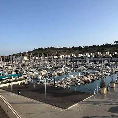 דירה Spacieux Logis Des Fees De La Marina En Rez-de-chaussee De Chaussee אלבופיירה